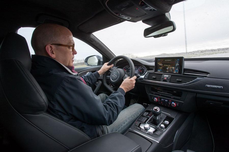 Интерьер Audi RS6 Avant (4G, C7) 2013 года  (WW) (фото 58 из 90)
